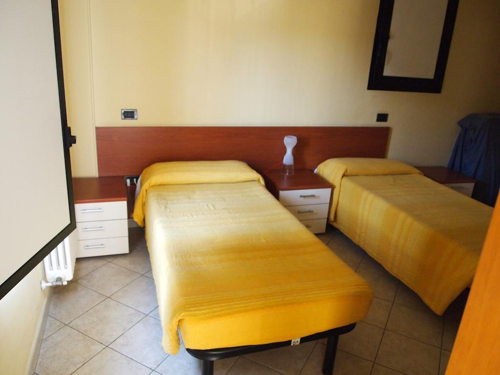 Caffetteria Dell'Angolo Hotell Borghetto Secondo Exteriör bild