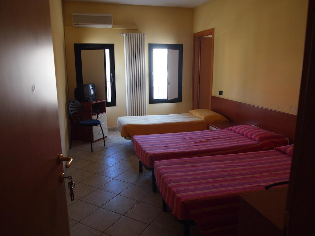 Caffetteria Dell'Angolo Hotell Borghetto Secondo Rum bild